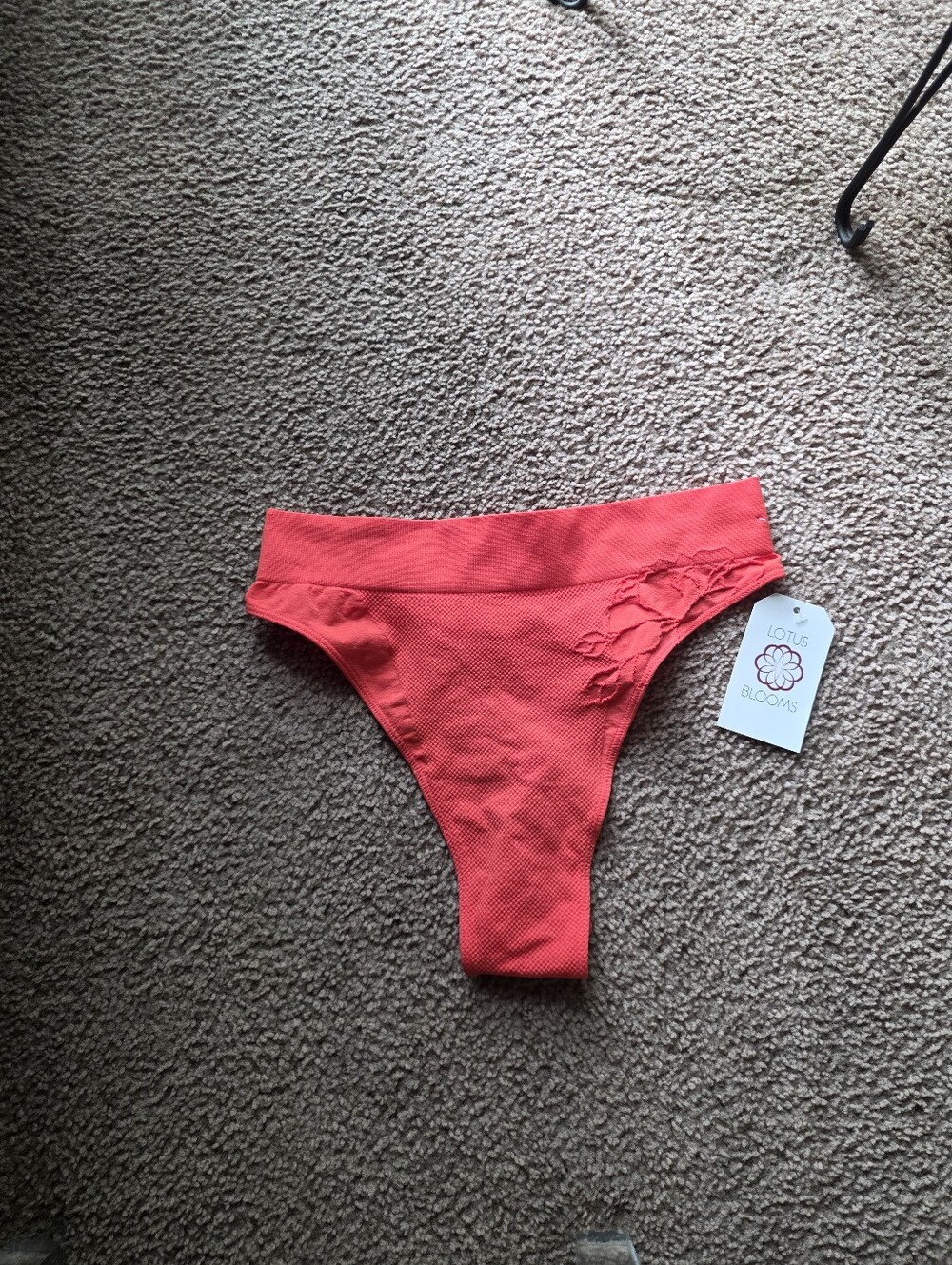 Floruisse Dana Seamless Knit Thong in Hot Coral size XL/XXL NWT